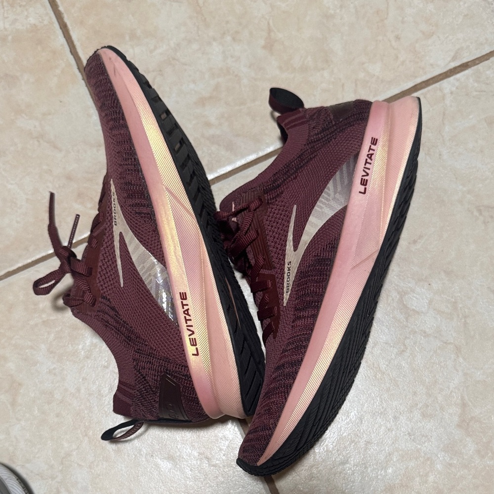 Brooks Levitate Women's Athletic Shoes - Burgundy and Blush